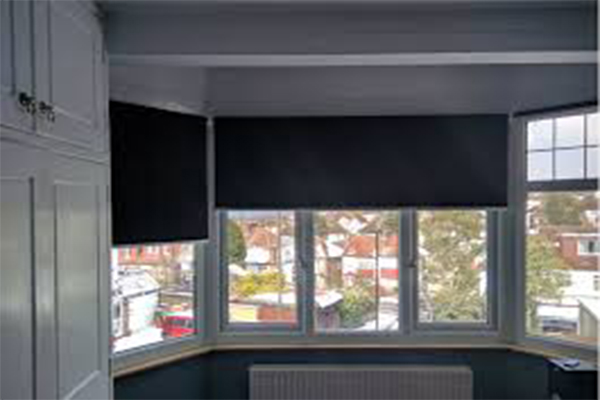 Glass fitting in an aluminium frame