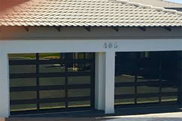 Sectional aluminium garage door